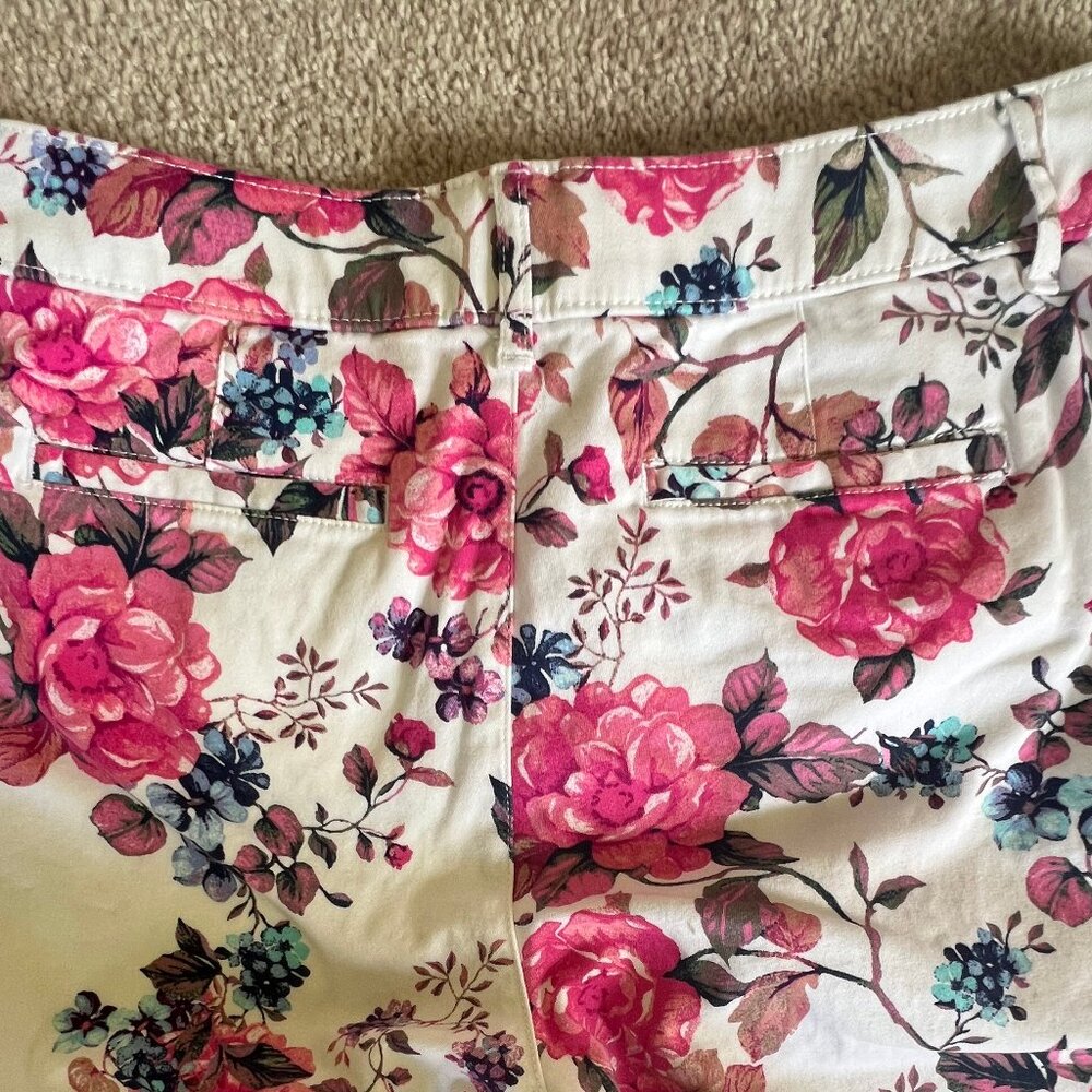 St Johns Bay Women's Floral Capri Pants - Picture 8 of 14